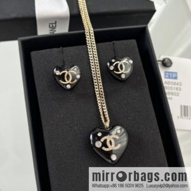 i1662036299_2663_1-800x80012nhplwrlvk7578_20250716000320.jpg New ☑️ Chanel double c black peach heart love necklace earrings