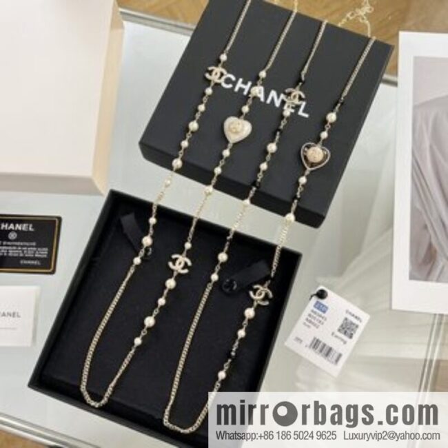 New ☑️ Chanel double c peach heart black and white diamond sweater chain necklace