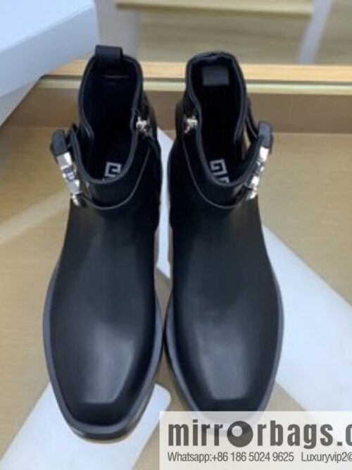 Givenchy, black 4G micro-standard clasp bare boots made of calfskin