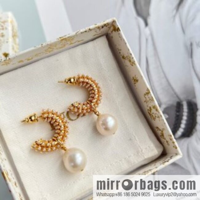 New ☑️ Dior pearl stud earrings
