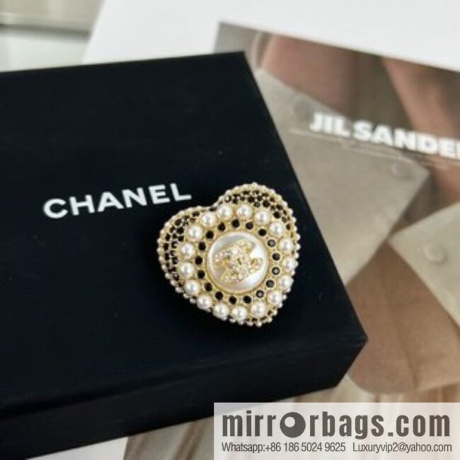 New ☑️ Chanel double c pearl peach heart love brooch