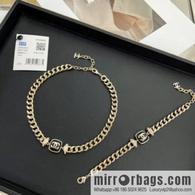i1663833279_1923_1-800x800z4ibuljha1p4124_20250715233101.jpg New ☑️ Chanel double c square necklace bracelet