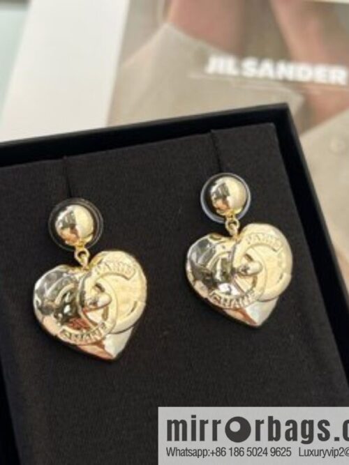 i1664873633_809_1-800x8002txz1ia5t4n3925_20250715232912.jpg New ☑️ Chanel heart love stud earrings