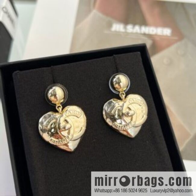 New ☑️ Chanel heart love stud earrings