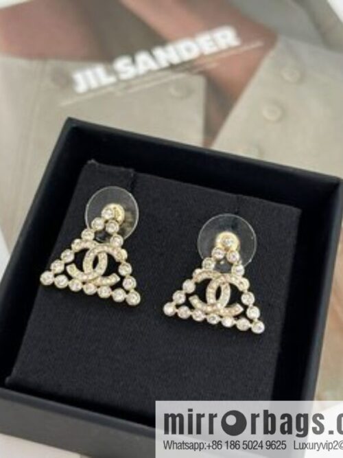 i1664885098_6175_1-800x800r0zrpp2gcis3892_20250715232855.jpg New ☑️ Chanel c1 double c triangle full diamond stud earrings