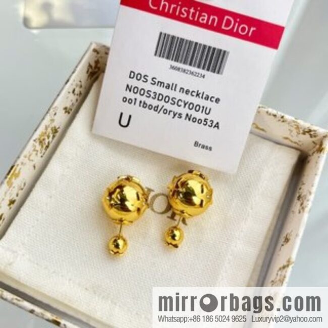New ☑️ Dior gold stud earrings