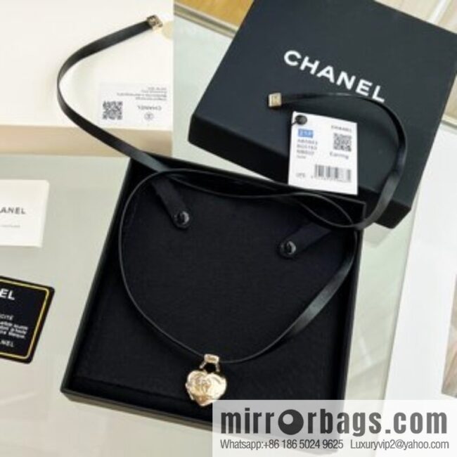 New ☑️ Chanel peach heart love necklace