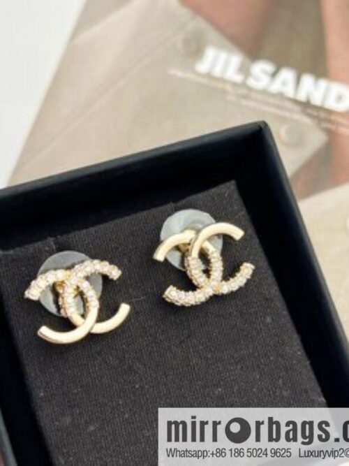 i1665151500_6187_2-800x8005y4uiii32qv3704_20250715232717.jpg New ☑️ Chanel double c half diamond stud earrings