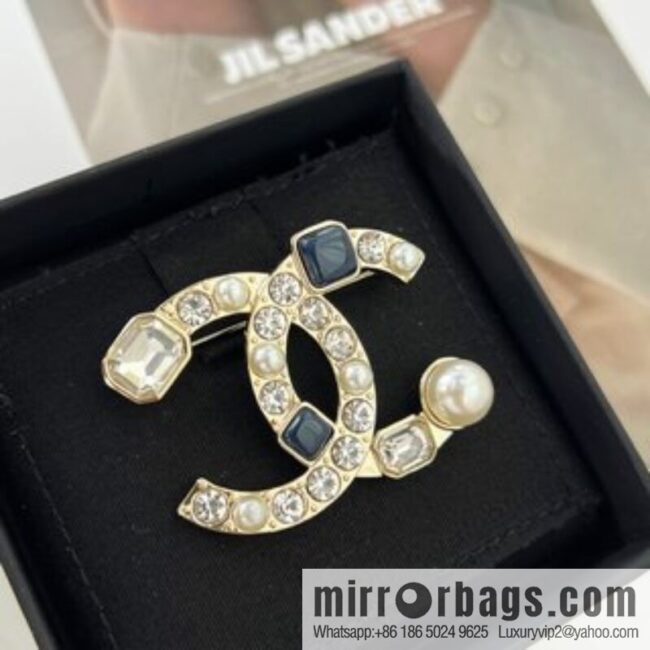 New ☑️ Chanel double c square diamond pearl brooch