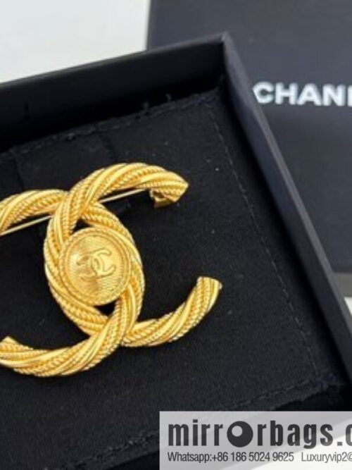 i1665153959_5281_2-800x800y2azb2qgpfm1054_20250715230233.jpg New ☑️ Chanel double c gold brooch