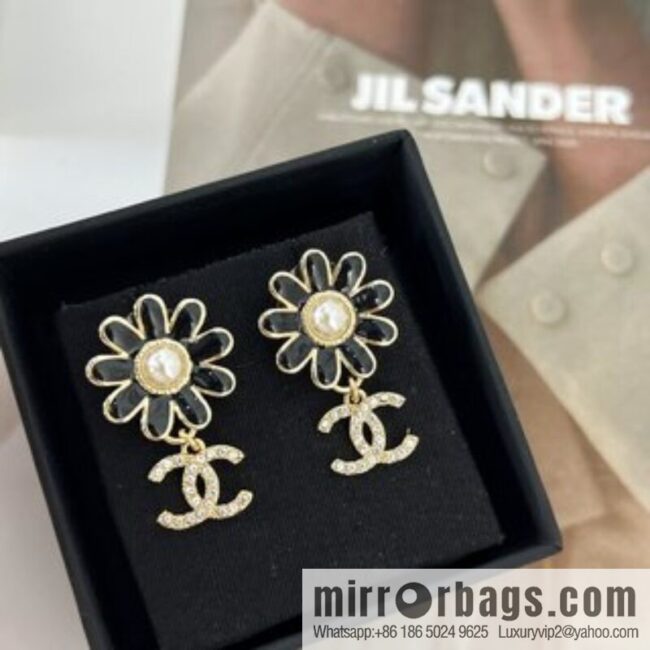 New ☑️ Chanel double c flower stud earrings