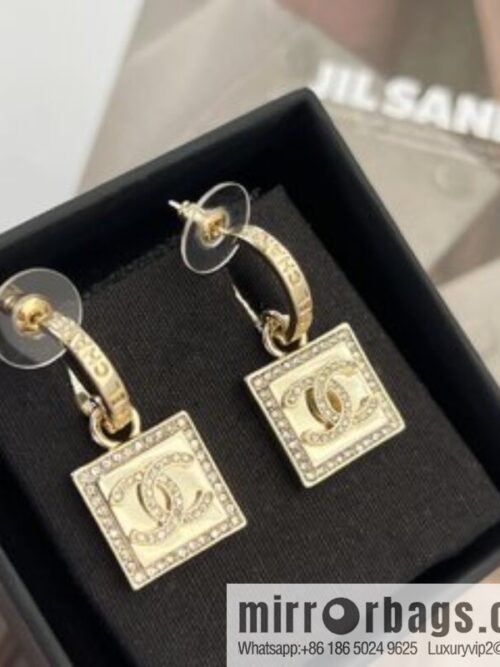 i1665234483_3644_2-800x800ulecnx400ry977_20250715230150.jpg New ☑️ Chanel c2 gold double c square stud earrings