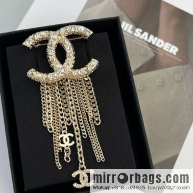 New ☑️ Chanel double c fringed brooch