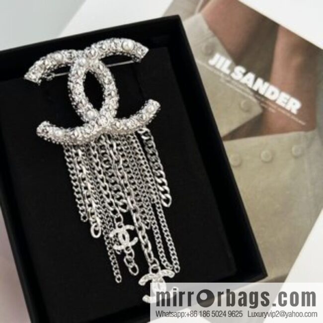 New ☑️ Chanel double c fringed brooch