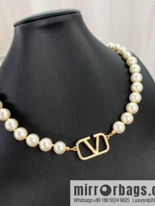 New ☑️ Valentino pearl necklace