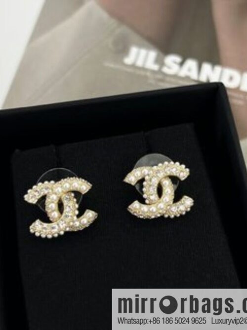 i1665981699_615_1-800x8003p0kom1jhn5495_20250715225728.jpg New ☑️ Chanel double c half diamond half pearl stud earrings