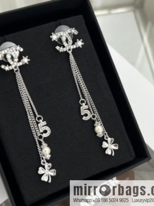 i1666259537_6082_2-800x800c41xonmzksz111_20250715222529.jpg New ☑️ Chanel double c fringed 5 word four leaf clover pearl stud earrings