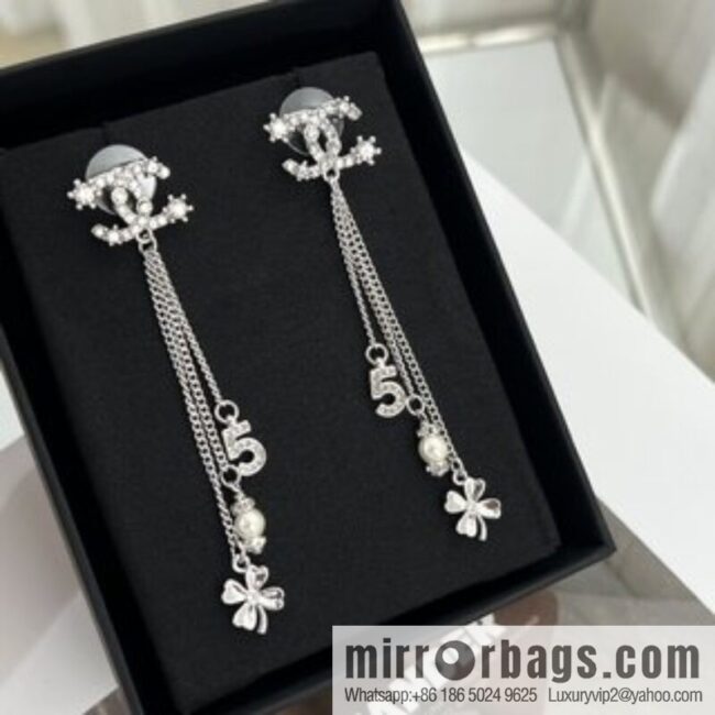 New ☑️ Chanel double c fringed 5 word four leaf clover pearl stud earrings
