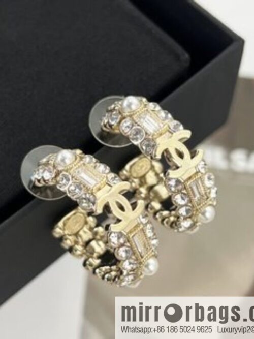 i1666358857_3306_1-800x8004hbwmuax1a5209216_20250709084155.jpg New ☑️ Chanel double c square diamond stud earrings