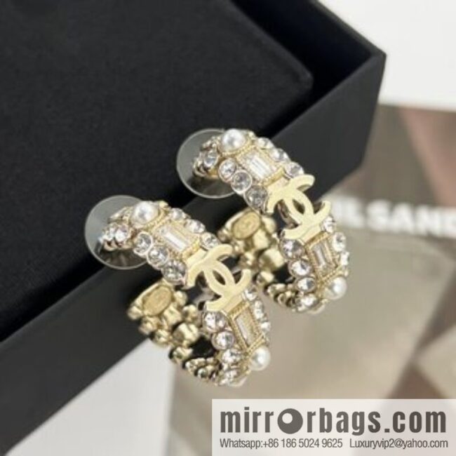 New ☑️ Chanel double c square diamond stud earrings