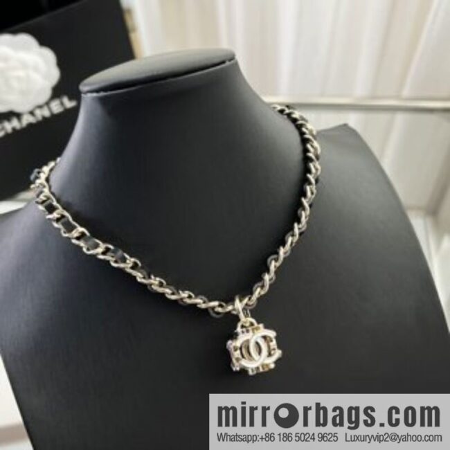 New ☑️ Chanel double c square black leather rope necklace