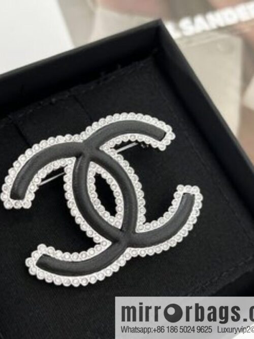 i1666606961_953_3-800x800ednw1owxfhz206316_20250709072449.jpg New ☑️ Chanel double c black leather full diamond brooch