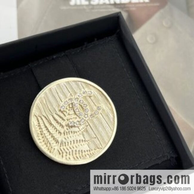 New ☑️ Chanel double c gold round wheat ear brooch