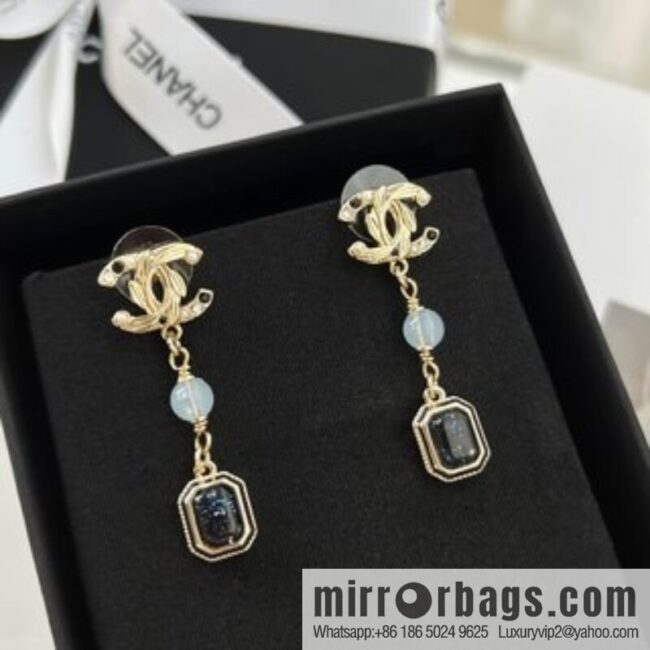 i1666610405_177_3-800x800qaobbm2zo2t206283_20250709072401.jpg New ☑️ Chanel c3 double c square gemstone stud earrings