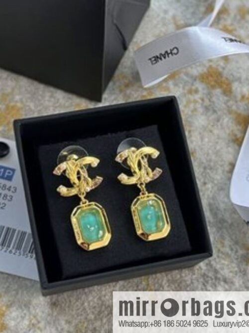 i1666878993_3574_0-800x800oj2kwz3bgdx206215_20250709072222.jpg New ☑️ Chanel c2 double c green square stud earrings