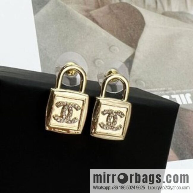 New ☑️ Chanel c1 double c lock 🔒 stud earrings