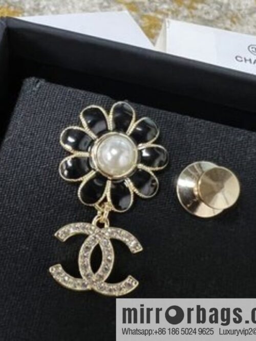 i1666879254_5755_4-800x8001khbod2levm206193_20250709072148.jpg New ☑️ Chanel double c Camellia brooch