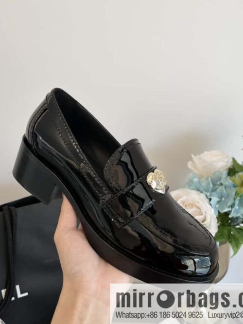 i1678212289_8529_0-800x8001ngez5fkbtq167074_20250705191845.jpg CHANEL Xiaoxiang love gold buckle platform loafers G39697 patent leather