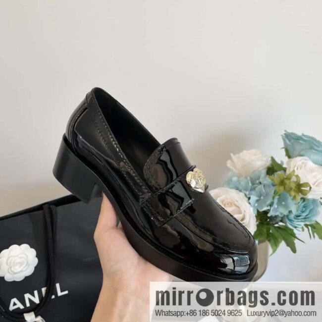 CHANEL Xiaoxiang love gold buckle platform loafers G39697 patent leather