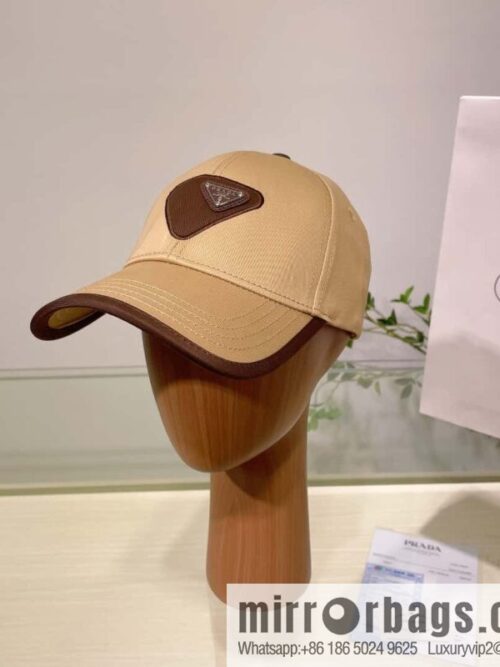 PRADA\'s new unisex baseball cap