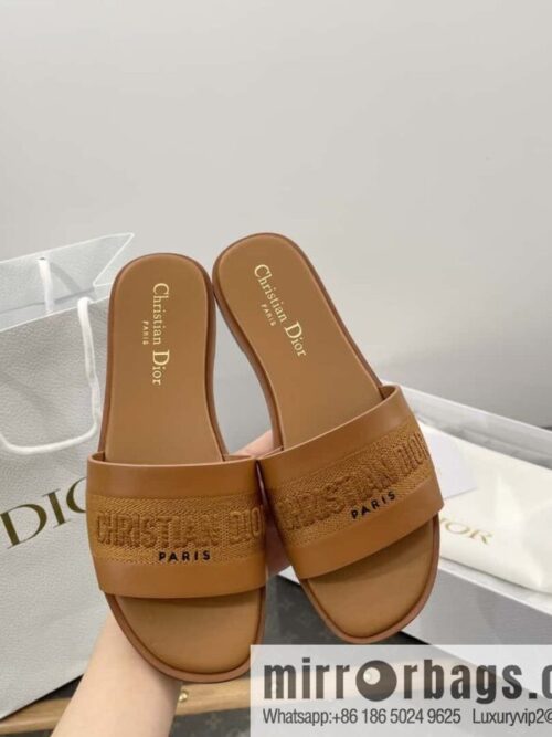 i1713808582_4616_2-800x800wugnpmlqoip99122_20250702034127.jpg DIOR spring and summer new leather embroidered flat-bottomed slippers series