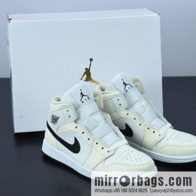 Air Jordan 1 Mid AJ1 Joe 1 milk white coconut milk, Zhongbang basketball shoes, item number: BQ6472-121