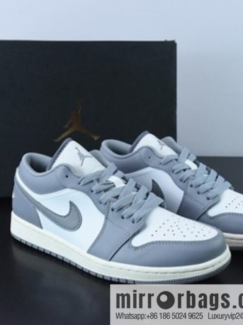 o_1g99lnq35j6113tv24h18qh1eoi2gi-800x800x13osbznoka73963_20250719064837.jpg B0F9T3 Air Jordan 1 Low gray and white, oxidized midsole Unisex The same sports shoes item number: 553558-053