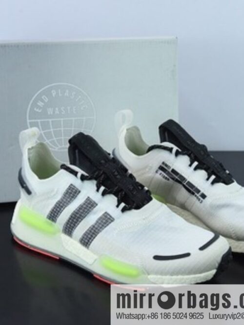 o_1gclqt45b8h915tf106k1u6s1sqiu6-800x8002vjnbxjkeg064609_20250719014550.jpg Adidas Adidas NMD_V3 Boost \"OG White\" Flying Weaving Low Top Popcorn Cushioning Versatile Casual Sports Running Shoes \"White Black Green\" GW3063