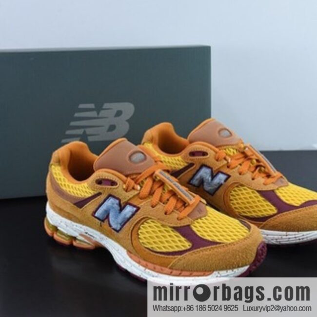 New Balance ML2002 Series Vintage Daddy Style Unisex Casual Shoes Couple Versatile Jogging Shoes Sports Men\'s Shoes Women\'s Shoes ML2002R1