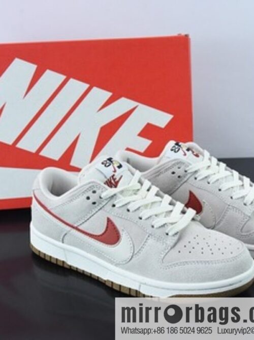 o_1geok8eb2ilv1acl1c3k1a8at3son-800x800np0hrtcbjjj58438_20250719002451.jpg Nike SB Dunk Low gray-white-red, double-layer Swoosh low-top casual sneakers SKU: DO9457-100