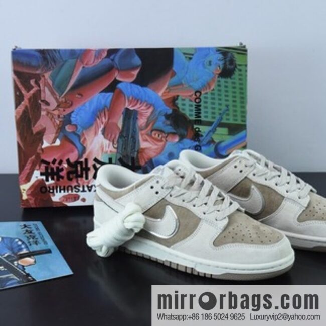 o_1gfd98kkni7k17lg109j1n0kqm7t-800x800uhngl5t24yr56073_20250718235517.jpg Otomo Katsuhiro x NK SB Dunk Low \"Steamboy OST\" Takayo Otomo, Suede Light Grey Silver Item Number: FF0918 011