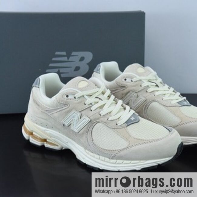 New Balance Refined Future beige 2002 series Vintage casual running shoes, pure original version item number: M2002RCC