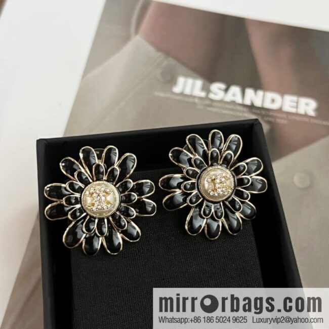 New ☑️ Chanel c1 double c black camellia stud earrings