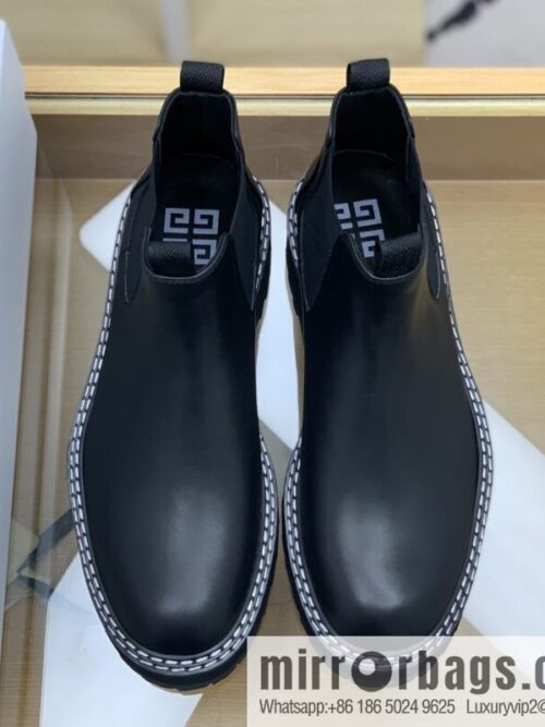 GIVENCHY glossy leather men\'s Chelsea boots