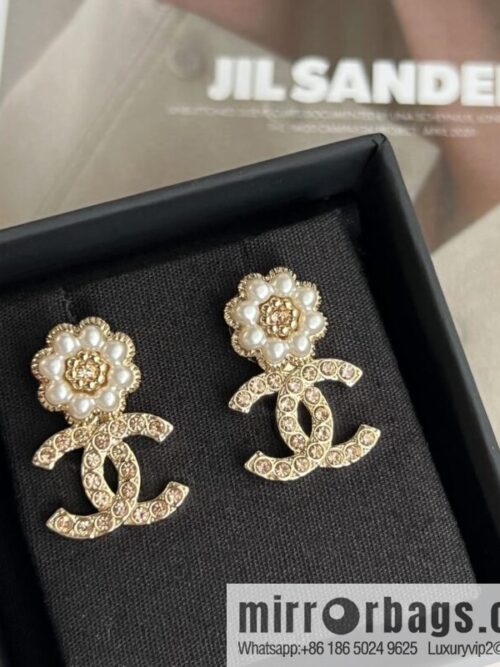 New ☑️ Chanel c2 double c pink diamond flower stud earrings