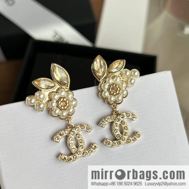 New ☑️ Chanel c2 double c pink diamond flower stud earrings