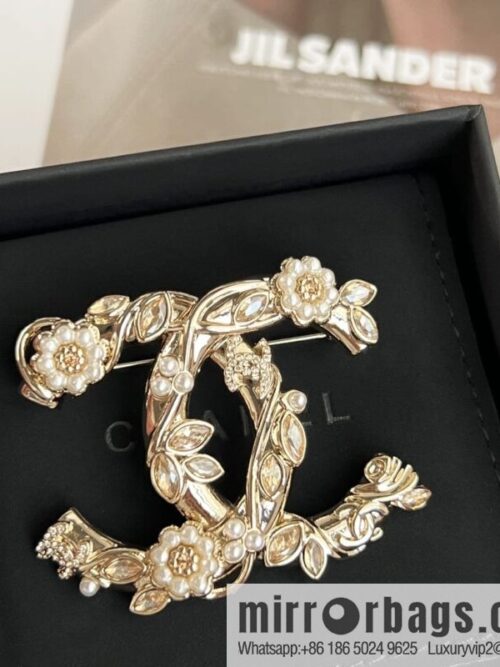 New ☑️ Chanel double c pink diamond pearl flower brooch