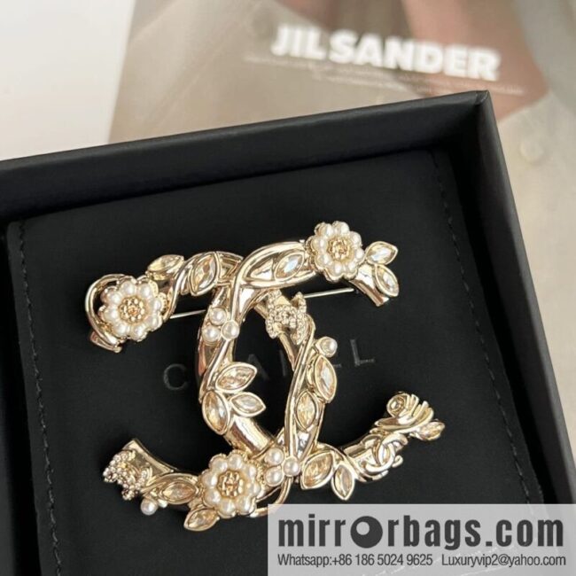 New ☑️ Chanel double c pink diamond pearl flower brooch