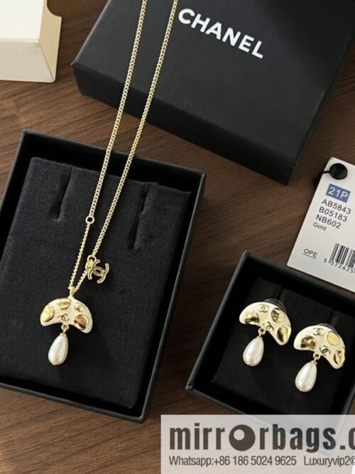 New ☑️ Chanel mushroom 🍄 pearl stud earrings necklace