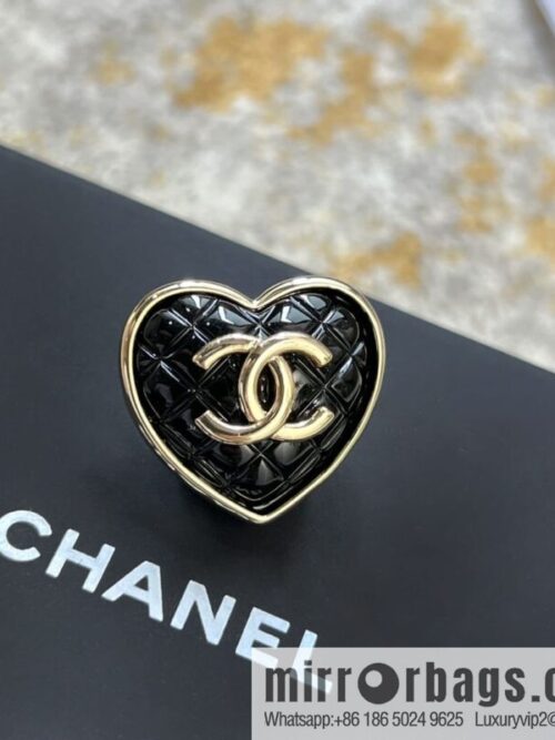 New ☑️ Chanel double c peach heart brooch